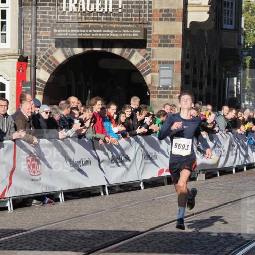 06.10.2024 - 19. swb-Marathon Bremen Luisa Fischer http://msf.ph/oto/7372880 06.10.2024 10:37:17 Ziel 7230, 8093 meine-sportfotos.de