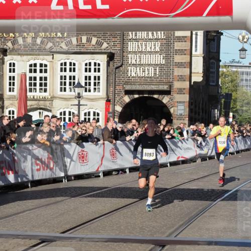 06.10.2024 - 19. swb-Marathon Bremen Luisa Fischer http://msf.ph/oto/7372924 06.10.2024 10:37:18 Ziel 7230, 8093 meine-sportfotos.de