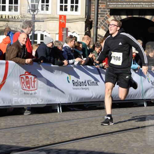 06.10.2024 - 19. swb-Marathon Bremen Strokosch-Dieckow http://msf.ph/oto/7372939 06.10.2024 10:42:52 Ziel 7128, 7197, 7259, 7906, 8228, 8313, 8481, 8905 meine-sportfotos.de