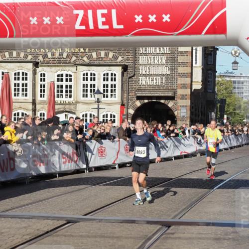 06.10.2024 - 19. swb-Marathon Bremen Luisa Fischer http://msf.ph/oto/7372940 06.10.2024 10:37:18 Ziel 7230, 8093 meine-sportfotos.de