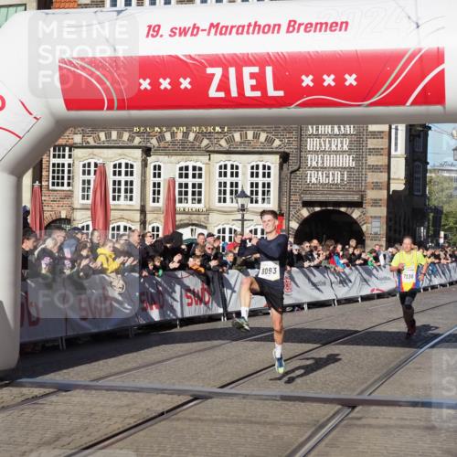 06.10.2024 - 19. swb-Marathon Bremen Luisa Fischer http://msf.ph/oto/7372965 06.10.2024 10:37:19 Ziel 7230, 8093, 8292 meine-sportfotos.de