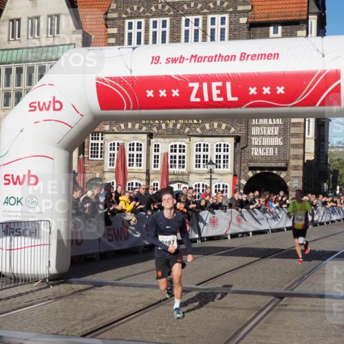 06.10.2024 - 19. swb-Marathon Bremen Luisa Fischer http://msf.ph/oto/7372999 06.10.2024 10:37:19 Ziel 7230, 8093, 8292 meine-sportfotos.de