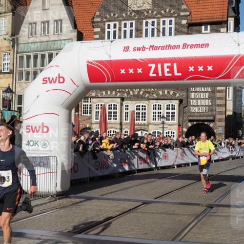 06.10.2024 - 19. swb-Marathon Bremen Luisa Fischer http://msf.ph/oto/7373039 06.10.2024 10:37:20 Ziel 7230, 8093, 8292 meine-sportfotos.de