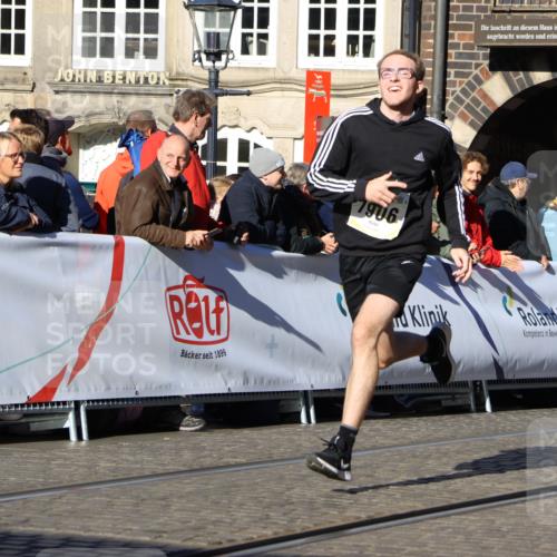 06.10.2024 - 19. swb-Marathon Bremen Strokosch-Dieckow http://msf.ph/oto/7373056 06.10.2024 10:42:52 Ziel 7128, 7197, 7259, 7906, 8228, 8313, 8481, 8905 meine-sportfotos.de