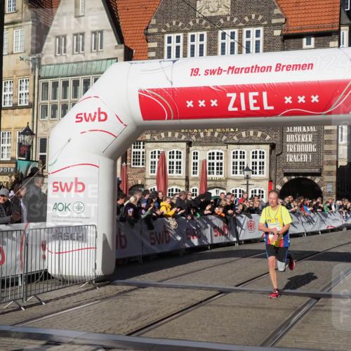 06.10.2024 - 19. swb-Marathon Bremen Luisa Fischer http://msf.ph/oto/7373090 06.10.2024 10:37:21 Ziel 7230, 7376, 8093, 8292 meine-sportfotos.de
