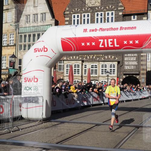 06.10.2024 - 19. swb-Marathon Bremen Luisa Fischer http://msf.ph/oto/7373111 06.10.2024 10:37:21 Ziel 7230, 7376, 8093, 8292 meine-sportfotos.de