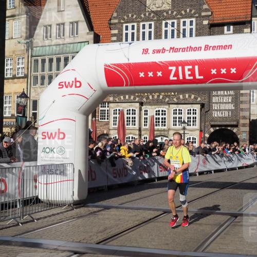 06.10.2024 - 19. swb-Marathon Bremen Luisa Fischer http://msf.ph/oto/7373136 06.10.2024 10:37:21 Ziel 7230, 7376, 8093, 8292 meine-sportfotos.de