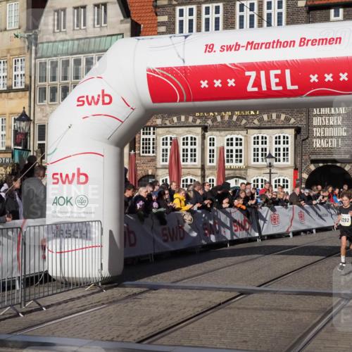 06.10.2024 - 19. swb-Marathon Bremen Luisa Fischer http://msf.ph/oto/7373189 06.10.2024 10:37:25 Ziel 7230, 7376, 8093, 8292, 8937 meine-sportfotos.de