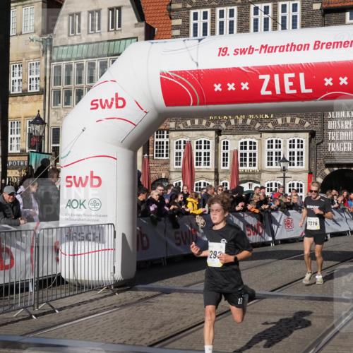 06.10.2024 - 19. swb-Marathon Bremen Luisa Fischer http://msf.ph/oto/7373241 06.10.2024 10:37:26 Ziel 7230, 7376, 8292, 8797, 8937 meine-sportfotos.de