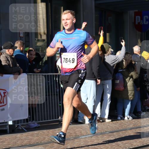 06.10.2024 - 19. swb-Marathon Bremen Strokosch-Dieckow http://msf.ph/oto/7373248 06.10.2024 10:40:03 Laufen 7649, 7738, 8120, 8220, 8390, 8447, 8544, 8726, 8784, 8974, 9052 meine-sportfotos.de