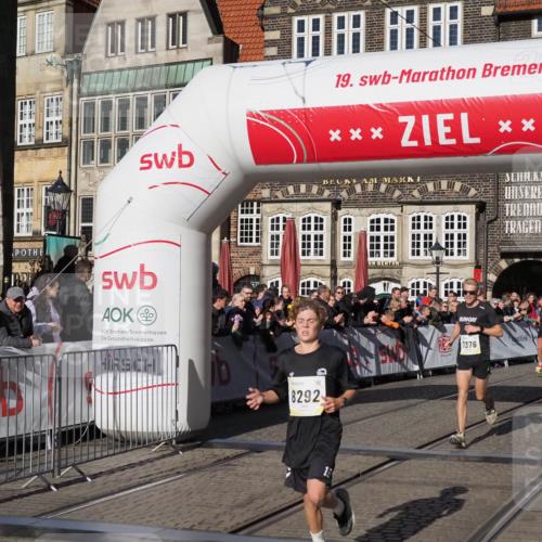 06.10.2024 - 19. swb-Marathon Bremen Luisa Fischer http://msf.ph/oto/7373250 06.10.2024 10:37:26 Ziel 7230, 7376, 8292, 8797, 8937 meine-sportfotos.de