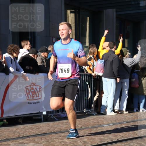 06.10.2024 - 19. swb-Marathon Bremen Strokosch-Dieckow http://msf.ph/oto/7373268 06.10.2024 10:40:03 Laufen 7649, 7738, 8120, 8220, 8390, 8447, 8544, 8726, 8784, 8974, 9052 meine-sportfotos.de
