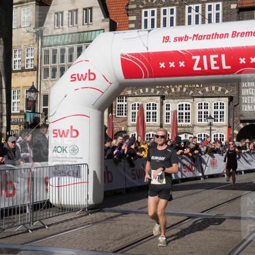 06.10.2024 - 19. swb-Marathon Bremen Luisa Fischer http://msf.ph/oto/7373297 06.10.2024 10:37:27 Ziel 7230, 7376, 8292, 8797, 8937 meine-sportfotos.de