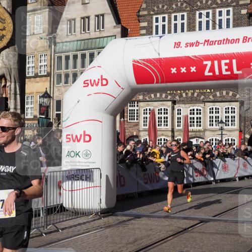 06.10.2024 - 19. swb-Marathon Bremen Luisa Fischer http://msf.ph/oto/7373420 06.10.2024 10:37:29 Ziel 7376, 8292, 8797, 8937 meine-sportfotos.de