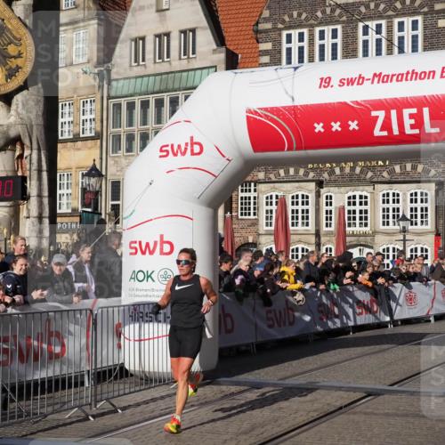 06.10.2024 - 19. swb-Marathon Bremen Luisa Fischer http://msf.ph/oto/7373456 06.10.2024 10:37:30 Ziel 7376, 8292, 8797, 8937 meine-sportfotos.de
