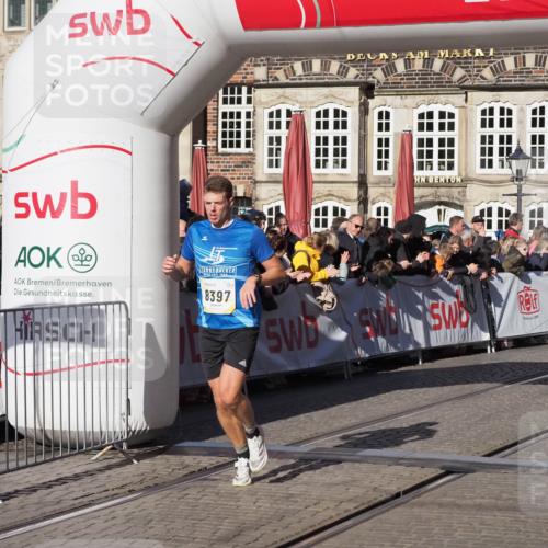 06.10.2024 - 19. swb-Marathon Bremen Luisa Fischer http://msf.ph/oto/7373553 06.10.2024 10:37:40 Ziel 7646, 7839, 8397 meine-sportfotos.de