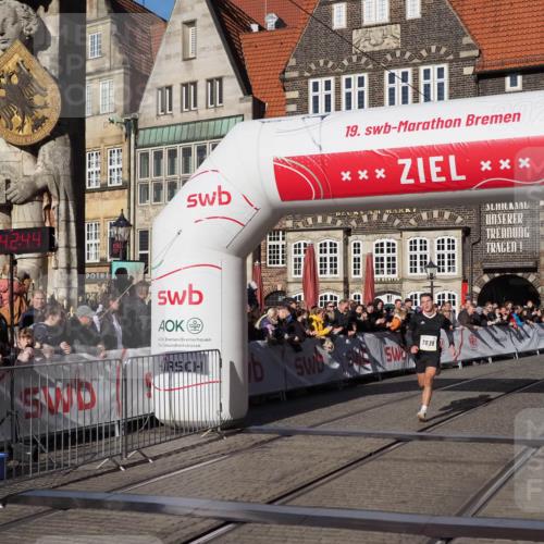 06.10.2024 - 19. swb-Marathon Bremen Luisa Fischer http://msf.ph/oto/7373616 06.10.2024 10:37:44 Ziel 7646, 7839, 8397 meine-sportfotos.de