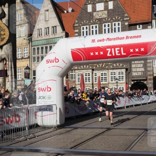 06.10.2024 - 19. swb-Marathon Bremen Luisa Fischer http://msf.ph/oto/7373746 06.10.2024 10:37:51 Ziel 7646, 7963, 8755 meine-sportfotos.de