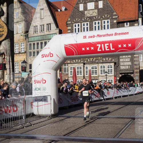 06.10.2024 - 19. swb-Marathon Bremen Luisa Fischer http://msf.ph/oto/7373780 06.10.2024 10:37:52 Ziel 7963, 8755 meine-sportfotos.de