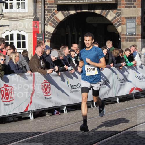 06.10.2024 - 19. swb-Marathon Bremen Luisa Fischer http://msf.ph/oto/7373953 06.10.2024 10:38:24 Ziel 8198 meine-sportfotos.de