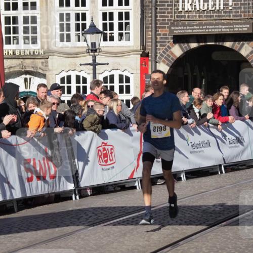 06.10.2024 - 19. swb-Marathon Bremen Luisa Fischer http://msf.ph/oto/7373971 06.10.2024 10:38:25 Ziel 8198 meine-sportfotos.de