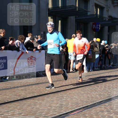 06.10.2024 - 19. swb-Marathon Bremen Strokosch-Dieckow http://msf.ph/oto/7374018 06.10.2024 10:40:34 Laufen 7196, 7743, 7964, 8095, 8120, 8180, 8220, 8329, 8331, 8383, 8544, 8571, 8642, 8656, 8831, 9019, 9052 meine-sportfotos.de