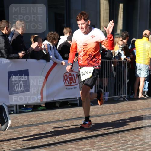 06.10.2024 - 19. swb-Marathon Bremen Strokosch-Dieckow http://msf.ph/oto/7374059 06.10.2024 10:40:35 Laufen 7196, 7743, 7964, 8095, 8120, 8180, 8329, 8331, 8383, 8544, 8571, 8642, 8656, 8831, 9019, 9052 meine-sportfotos.de