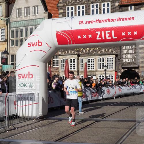 06.10.2024 - 19. swb-Marathon Bremen Luisa Fischer http://msf.ph/oto/7374083 06.10.2024 10:38:37 Ziel 8792 meine-sportfotos.de