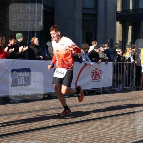 06.10.2024 - 19. swb-Marathon Bremen Strokosch-Dieckow http://msf.ph/oto/7374088 06.10.2024 10:40:35 Laufen 7196, 7743, 7964, 8095, 8120, 8180, 8329, 8331, 8383, 8544, 8571, 8642, 8656, 8831, 9019, 9052 meine-sportfotos.de