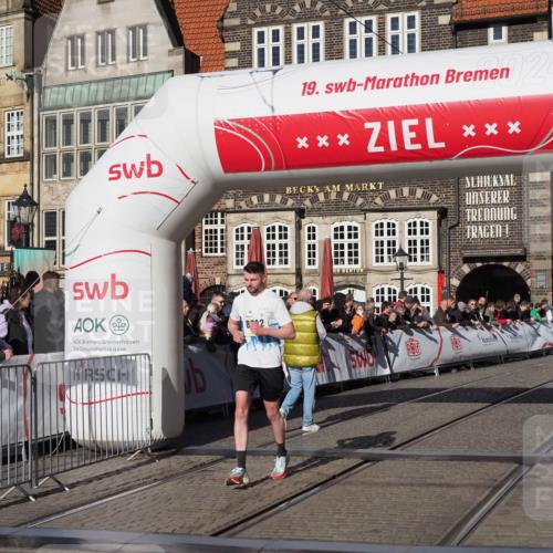 06.10.2024 - 19. swb-Marathon Bremen Luisa Fischer http://msf.ph/oto/7374098 06.10.2024 10:38:37 Ziel 8792 meine-sportfotos.de