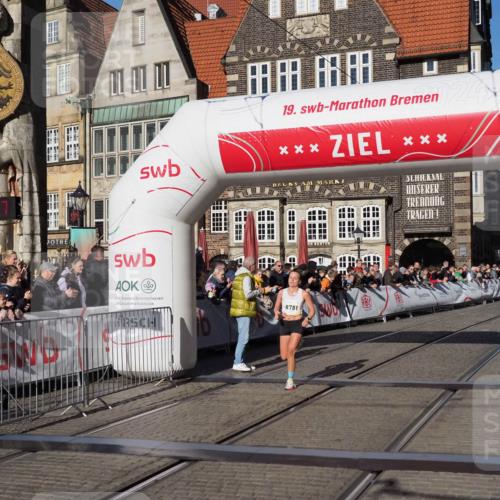 06.10.2024 - 19. swb-Marathon Bremen Luisa Fischer http://msf.ph/oto/7374115 06.10.2024 10:38:47 Ziel 8781, 8956 meine-sportfotos.de