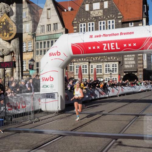 06.10.2024 - 19. swb-Marathon Bremen Luisa Fischer http://msf.ph/oto/7374142 06.10.2024 10:38:47 Ziel 8781, 8956 meine-sportfotos.de