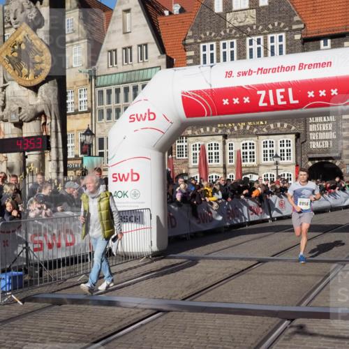 06.10.2024 - 19. swb-Marathon Bremen Luisa Fischer http://msf.ph/oto/7374206 06.10.2024 10:38:52 Ziel 8781, 8956 meine-sportfotos.de