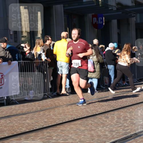 06.10.2024 - 19. swb-Marathon Bremen Strokosch-Dieckow http://msf.ph/oto/7374209 06.10.2024 10:40:39 Laufen 7196, 7743, 7964, 8095, 8120, 8180, 8329, 8331, 8383, 8544, 8571, 8642, 8656, 8831, 9019 meine-sportfotos.de