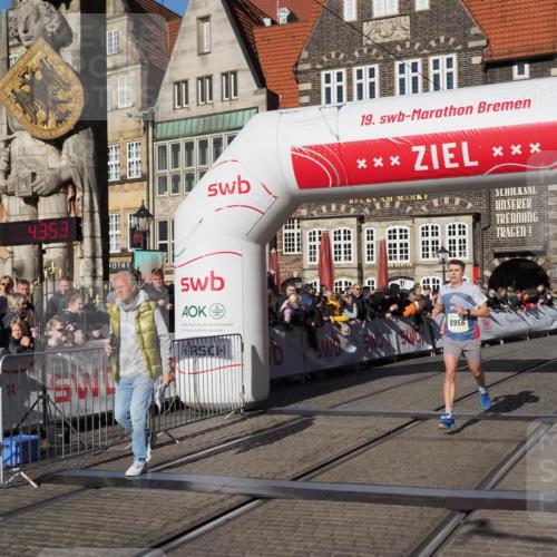 06.10.2024 - 19. swb-Marathon Bremen Luisa Fischer http://msf.ph/oto/7374223 06.10.2024 10:38:53 Ziel 8781, 8956 meine-sportfotos.de