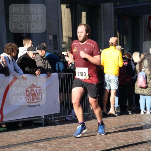 06.10.2024 - 19. swb-Marathon Bremen Strokosch-Dieckow http://msf.ph/oto/7374237 06.10.2024 10:40:39 Laufen 7196, 7743, 7964, 8095, 8120, 8180, 8329, 8331, 8383, 8544, 8571, 8642, 8656, 8831, 9019 meine-sportfotos.de