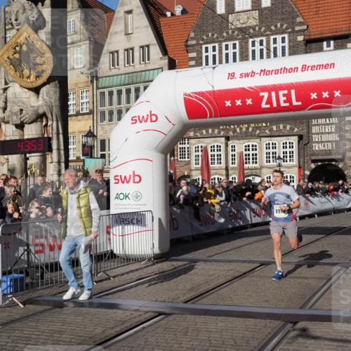 06.10.2024 - 19. swb-Marathon Bremen Luisa Fischer http://msf.ph/oto/7374238 06.10.2024 10:38:53 Ziel 8781, 8956 meine-sportfotos.de