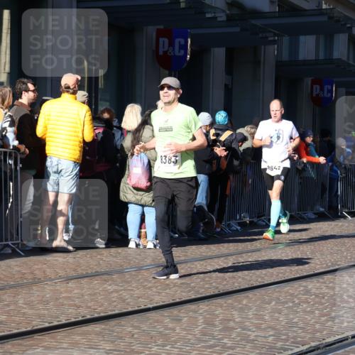 06.10.2024 - 19. swb-Marathon Bremen Strokosch-Dieckow http://msf.ph/oto/7374316 06.10.2024 10:40:49 Laufen 7196, 7743, 7964, 8095, 8329, 8331, 8383, 8571, 8642, 8656, 8831, 9019 meine-sportfotos.de