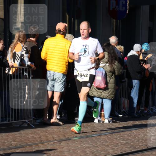 06.10.2024 - 19. swb-Marathon Bremen Strokosch-Dieckow http://msf.ph/oto/7374380 06.10.2024 10:40:50 Laufen 7196, 7743, 7964, 8095, 8329, 8331, 8383, 8571, 8642, 8656, 8831, 9019 meine-sportfotos.de