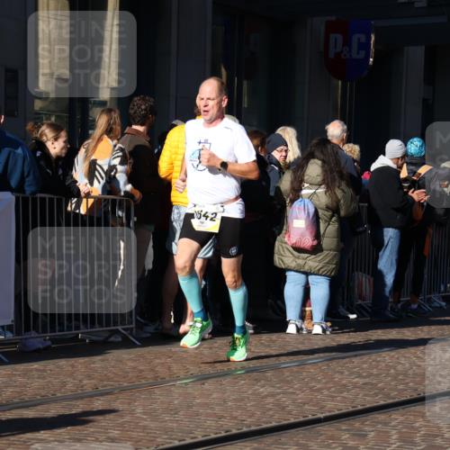 06.10.2024 - 19. swb-Marathon Bremen Strokosch-Dieckow http://msf.ph/oto/7374395 06.10.2024 10:40:51 Laufen 7196, 7743, 7964, 8095, 8329, 8331, 8383, 8571, 8642, 8656, 8831, 9019 meine-sportfotos.de