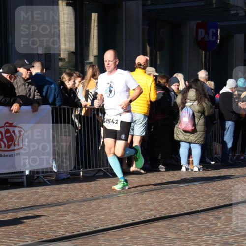 06.10.2024 - 19. swb-Marathon Bremen Strokosch-Dieckow http://msf.ph/oto/7374408 06.10.2024 10:40:51 Laufen 7196, 7743, 7964, 8095, 8329, 8331, 8383, 8571, 8642, 8656, 8831, 9019 meine-sportfotos.de