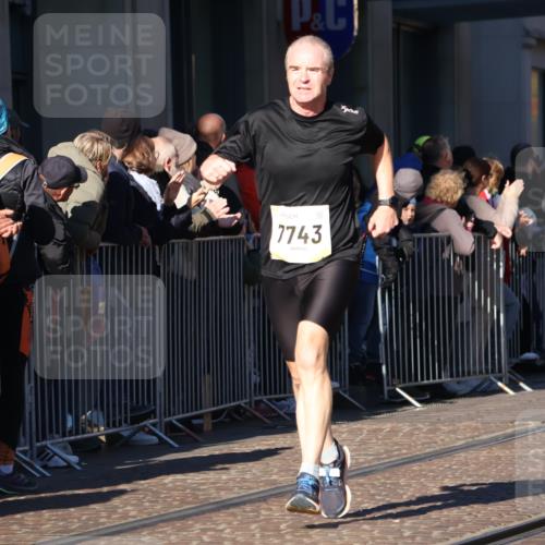 06.10.2024 - 19. swb-Marathon Bremen Strokosch-Dieckow http://msf.ph/oto/7374439 06.10.2024 10:40:53 Laufen 7196, 7743, 7964, 8095, 8329, 8331, 8383, 8571, 8642, 8656, 8831, 9019 meine-sportfotos.de