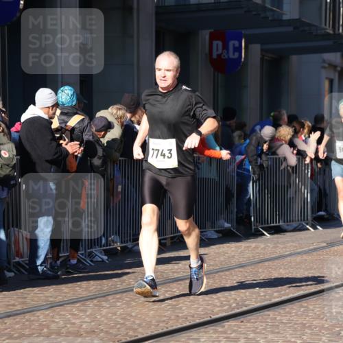 06.10.2024 - 19. swb-Marathon Bremen Strokosch-Dieckow http://msf.ph/oto/7374461 06.10.2024 10:40:54 Laufen 7196, 7743, 7964, 8095, 8329, 8331, 8571, 8642, 8656, 8831, 9019 meine-sportfotos.de