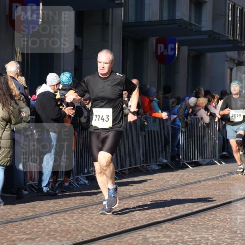 06.10.2024 - 19. swb-Marathon Bremen Strokosch-Dieckow http://msf.ph/oto/7374482 06.10.2024 10:40:54 Laufen 7196, 7743, 7964, 8095, 8329, 8331, 8571, 8642, 8656, 8831, 9019 meine-sportfotos.de