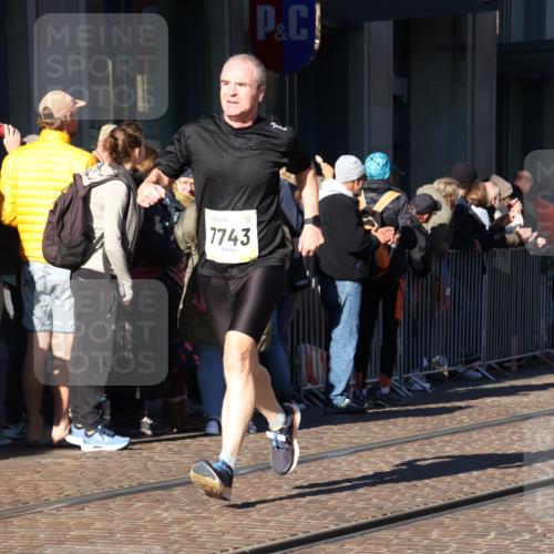 06.10.2024 - 19. swb-Marathon Bremen Strokosch-Dieckow http://msf.ph/oto/7374525 06.10.2024 10:40:55 Laufen 7196, 7743, 7964, 8095, 8329, 8331, 8517, 8571, 8642, 8656, 8831, 9019 meine-sportfotos.de