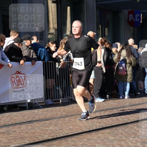 06.10.2024 - 19. swb-Marathon Bremen Strokosch-Dieckow http://msf.ph/oto/7374559 06.10.2024 10:40:55 Laufen 7196, 7743, 7964, 8095, 8329, 8331, 8517, 8571, 8642, 8656, 8831, 9019 meine-sportfotos.de