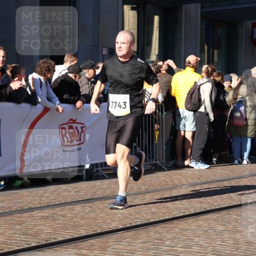 06.10.2024 - 19. swb-Marathon Bremen Strokosch-Dieckow http://msf.ph/oto/7374570 06.10.2024 10:40:55 Laufen 7196, 7743, 7964, 8095, 8329, 8331, 8517, 8571, 8642, 8656, 8831, 9019 meine-sportfotos.de