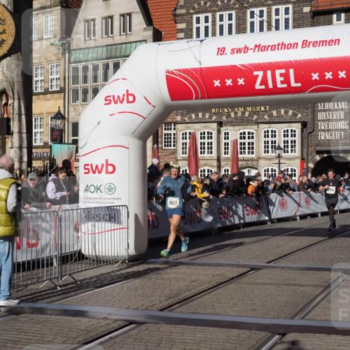 06.10.2024 - 19. swb-Marathon Bremen Luisa Fischer http://msf.ph/oto/7374573 06.10.2024 10:39:43 Ziel 7105, 8511, 9056 meine-sportfotos.de