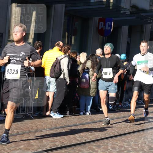 06.10.2024 - 19. swb-Marathon Bremen Strokosch-Dieckow http://msf.ph/oto/7374610 06.10.2024 10:40:57 Laufen 7196, 7743, 7964, 8095, 8329, 8331, 8517, 8571, 8656, 8831, 9019 meine-sportfotos.de