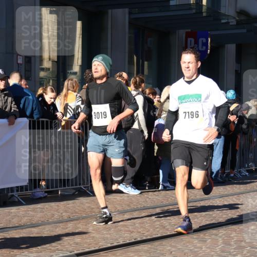 06.10.2024 - 19. swb-Marathon Bremen Strokosch-Dieckow http://msf.ph/oto/7374637 06.10.2024 10:40:57 Laufen 7196, 7743, 7964, 8095, 8329, 8331, 8517, 8571, 8656, 8831, 9019 meine-sportfotos.de